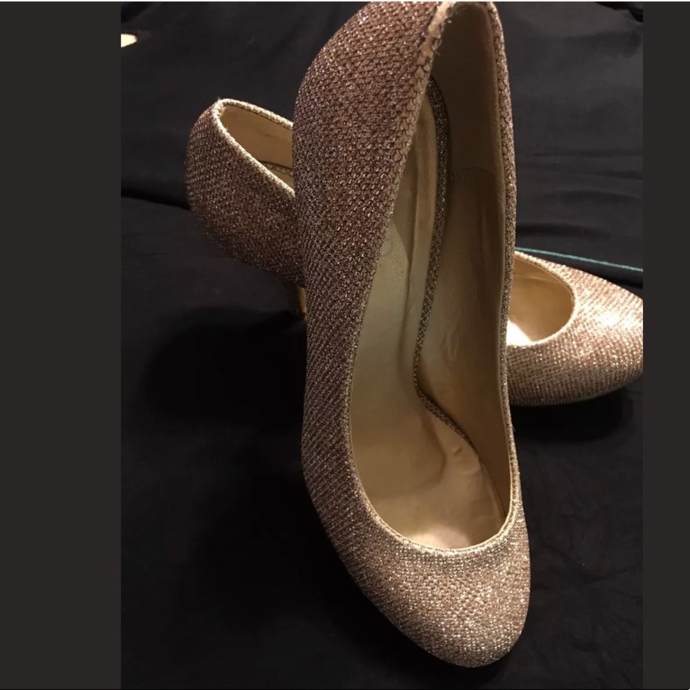 Loved Women’s shoes size 8 color gold heels